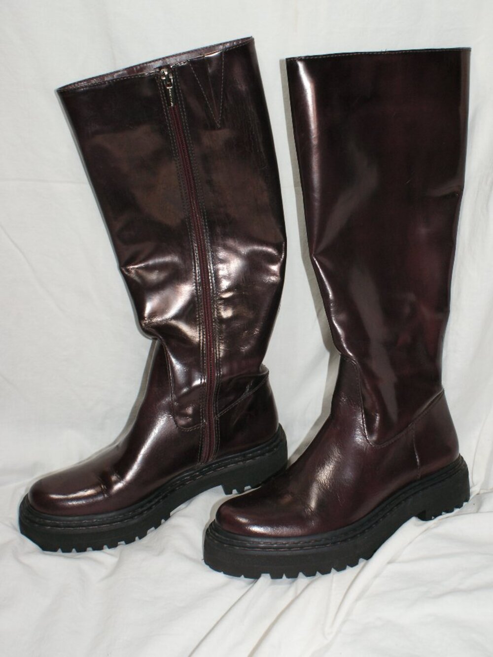 Vince Camuto Wine Leather Lug Sole Tall Boot - 8 - BRAND NEW - Picture 3 of 11
